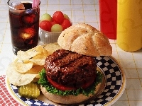 Chipsy, Hamburger, Cola