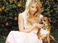 Piesek, Blondynka, Elisabeth Harnois