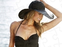 Jennifer Hawkins, Kapelusz