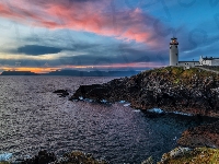 Chmury, Poranek, Morze, Wybrzeże, Skały, Fanad Head Lighthouse, Irlandia, Latarnia morska