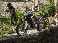 Husqvarna TR 650 Strada, Motocykl, Motocyklista