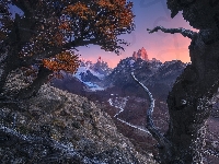 Drzewa, Rzeka Rio de las Vueltas, Szczyt Fitz Roy, Patagonia, Park Narodowy Los Glaciares, Góry, Argentyna, Jesień