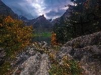 Jezioro, Skały, Jesień, Góry, Drzewa