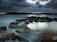 Jezioro, Kamienie