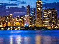Stan Illinois, Stany Zjednoczone, Zmrok, Wieżowce, Jezioro Michigan, Chmury, Chicago, Niebo