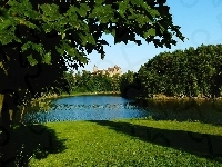 Zieleń, Jezioro, Zamek