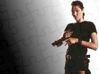 Angelina Jolie, pistolet