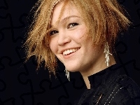 uśmiechnięta, Julia Stiles