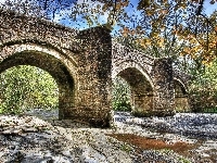 Most, Kamienny, Rzeka