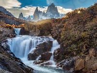 Park Narodowy Los Glaciares, Góry, Patagonia, Argentyna, Kaskada, Szczyt Fitz Roy, Skały, Drzewa, Uskok, Rzeka