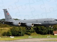 KC-135 Stratotanker, Lądowanie