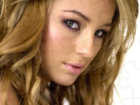 Keeley Hazell, Spojrzenie