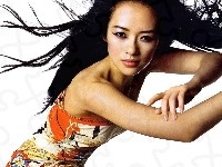 Kolorowa, Ziyi Zhang, Brunetka, Sukienka