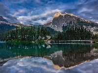 Chmury, Park Narodowy Yoho, Odbicie, Prowincja Kolumbia Brytyjska, Emerald Lake, Most, Drzewa, Góry, Dom, Jezioro, Kanada