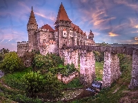 Most, Rumunia, Drzewa, Zachód słońca, Zamek Korwina, Wyżyna Transylwańska, Transylwania, Rzeka Cerna, Zamek w Hunedoarze, Hunedoara