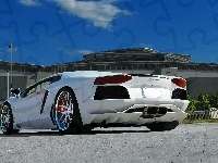 Białe, Lamborghini Aventador