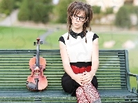 Lindsey Stirling, Skrzypce, Ławka, Okulary