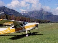 Lotnisko, Cessna 185, Trawiaste, Góry