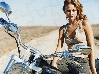 Josie Maran, Motocykl