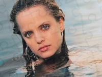 Mena Suvari, Twarz, Woda