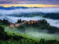 Mgła, Budynki, Toskania, Włochy, Wschód Słońca