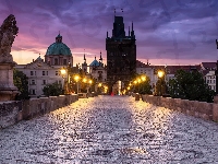 Miasto, Noc, Światła, Praga, Most Karola, Latarnie, Czechy, Posągi