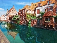 Rzeka, Miasto, Domy
