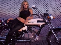 Kylie Minogue, Motor