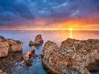 Region Algarve, Skały, Wschód słońca, Morze, Portugalia, Cypel Ponta da Piedade, Chmury