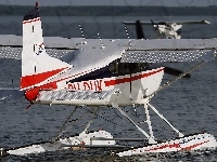 Na, Cessna 185, Wodnosamolot, Wodzie