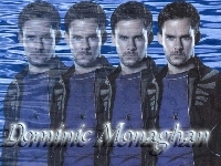 niebieski t-shirt, Dominic Monaghan, łańcuszek