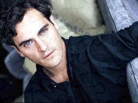 niebieskie oczy, Joaquin Phoenix, kręcone włosy