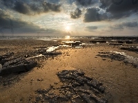 Plaża Dunraven Bay, Morze, Chmury, Wschód Słońca, Walia, Kamienie, Niebo