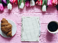Notes, Rogal, Tulipany, Croissant, Długopis, Różowe, Deski, Talerzyk, Kawa