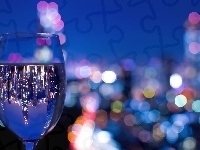 Odbicie, Kieliszek, Miasto nocą