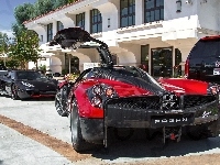 Parking, Pagani, Budynek