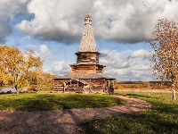 Wieś Kuritsko, Kościół, Jesień, Rosja, Drzewa, Wniebowzięcia Najświętszej Marii Panny, Obwód nowogrodzki