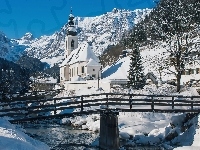 Park Narodowy Berchtesgaden, Bawaria, Kościół św. Sebastiana, Rzeka Ramsauer Ache, Zima, Góry Alpy, Niemcy, Ramsau bei Berchtesgaden, Most