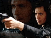niebieskie oczy, pistolet, Gary Oldman