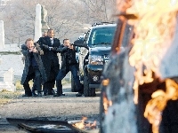 Płonący, Law Abiding Citizen, Samochód