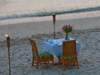 Pochodnie, Krzesła, Plaża, Piasek, Stół