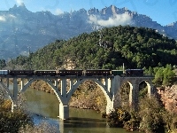 Pociąg, Lasy, Rzeka, Most, Góry