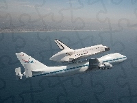 Prom, Boeing 747, Kosmiczny