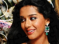 Uśmiech, Brunetka, Amrita Rao