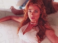 Denise Richards, naszyjnik