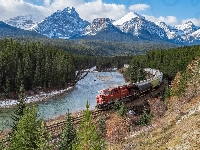 Park Narodowy Banff, Chmury, Drzewa, Bow River, Rzeka, Pociąg, Góry Skaliste, Alberta, Kanada, Szczyty, Ośnieżone, Las
