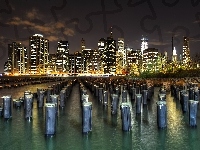 Cieśnina East River, Nowy Jork, Miasto nocą, Stany Zjednoczone, Manhattan, Wieżowce