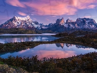 Niebo, Śnieg, Góry, Jezioro, Zachód słońca, Patagonia, Chile, Roślinność, Park Narodowy Torres del Paine