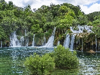 Rośliny, Chorwacja, Drzewa, Chmury, Park Narodowy Jezior Plitwickich, Wodospady, Skały