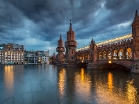 Domy, Rzeka Szprewa, Niemcy, Berlin, Most Oberbaumbrücke